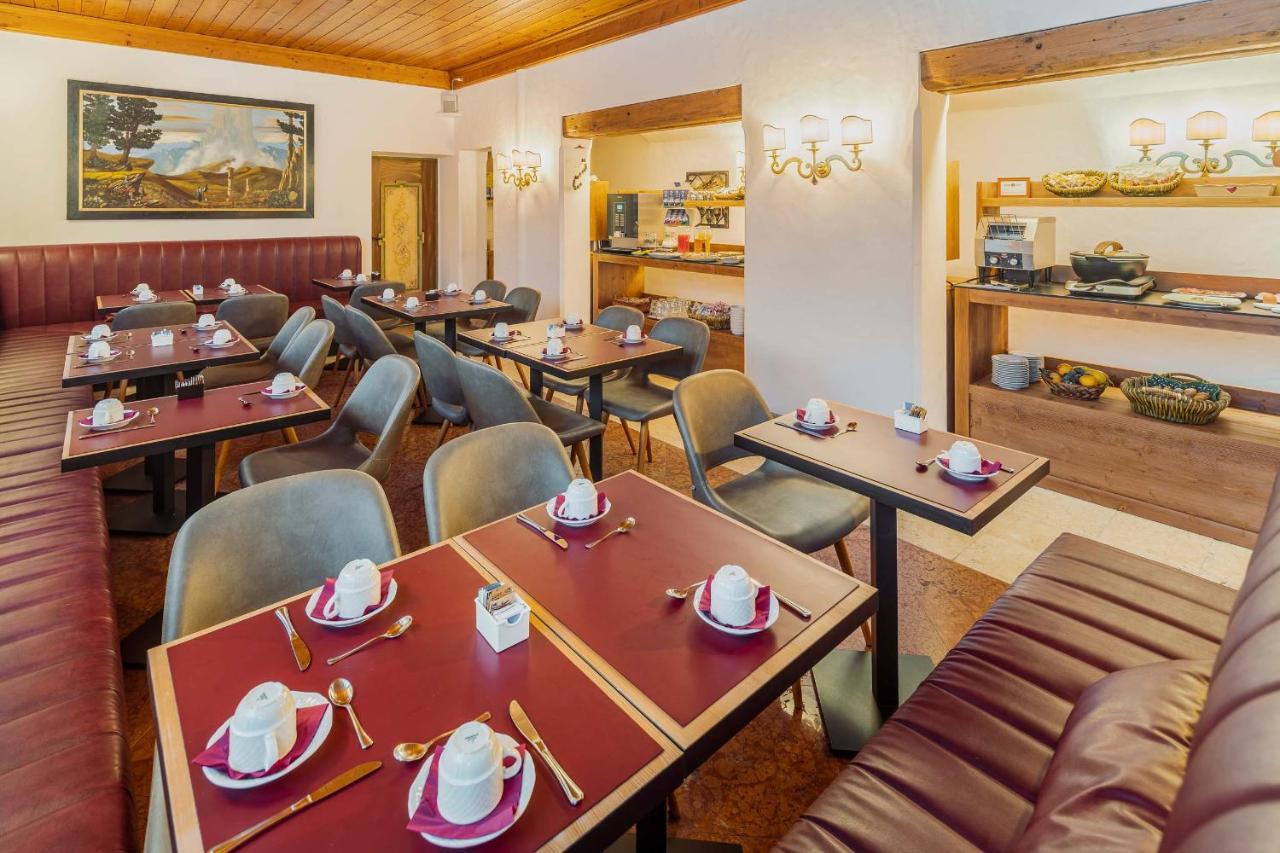 Royal Hotel Cortina Cortina dʼAmpezzo Exterior foto